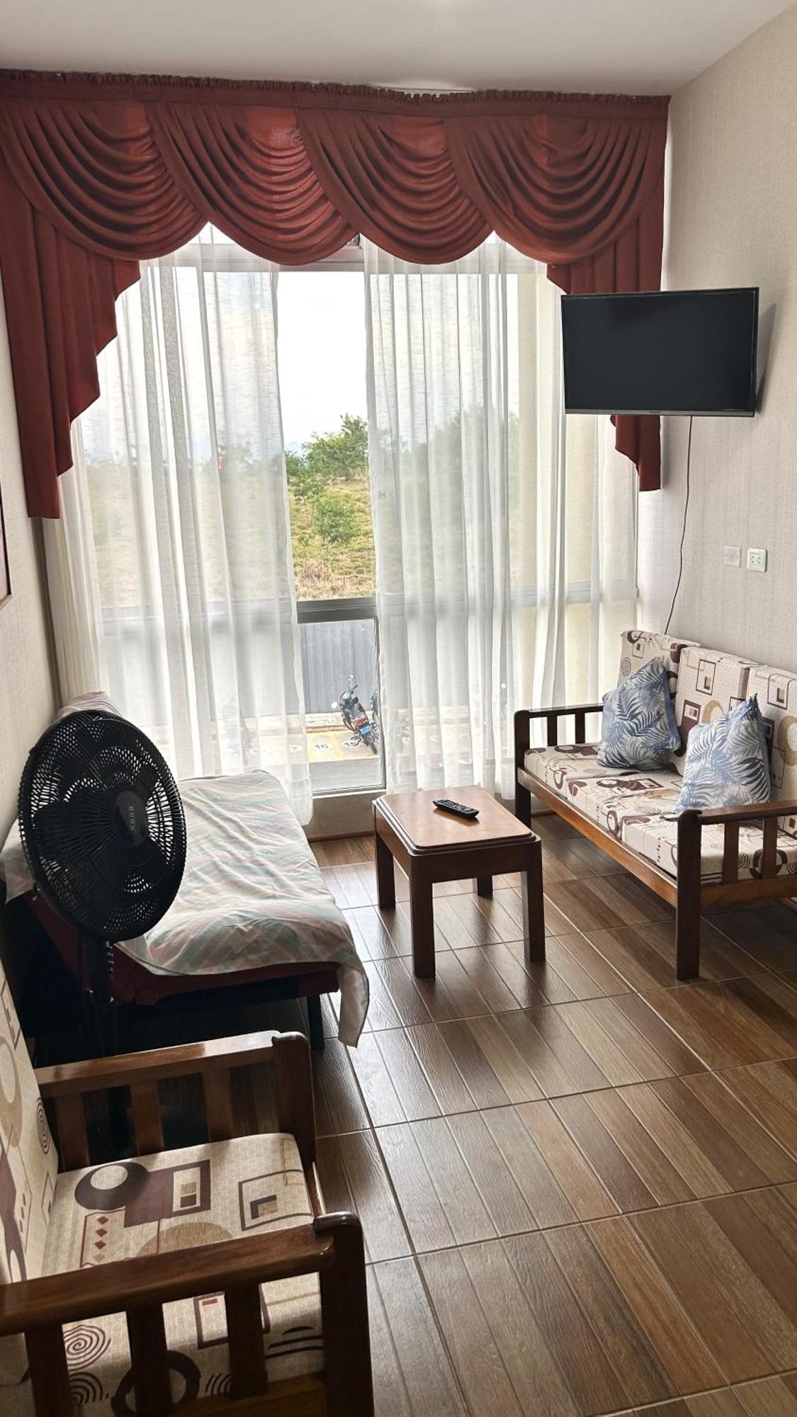 Comfortable With Free Parking Apartment *